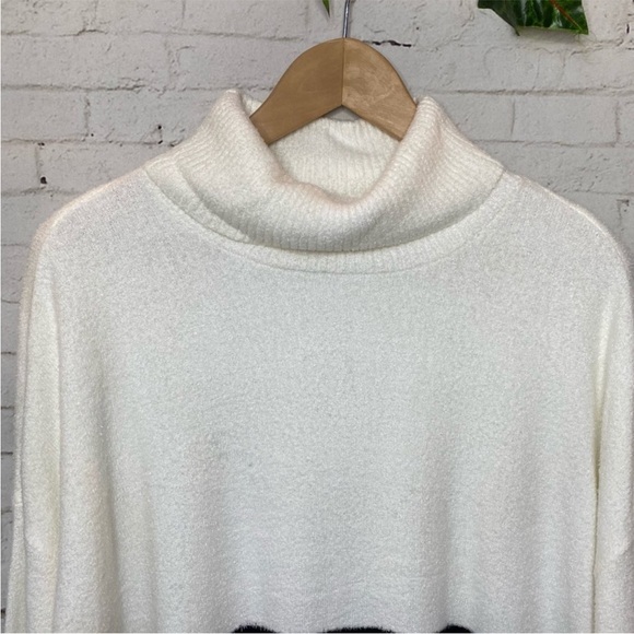 Vince Camuto Striped Turtleneck Sweater size medium - Picture 6 of 8